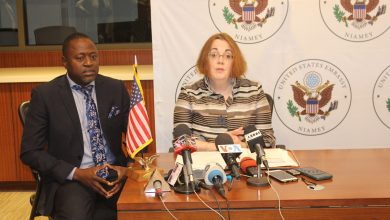 "Nous voulons être de bons partenaires avec le Niger, et le CNSP aussi doit être un bon partenaire pour les États-Unis’’, a déclaré mercredi 13 décembre 2023 au cours d’une conférence de presse animée dans les locaux de la représentation Américaine à Niamey,  Molly Phee, secrétaire d’Etat Adjointe aux affaires Africaines des États-Unis.