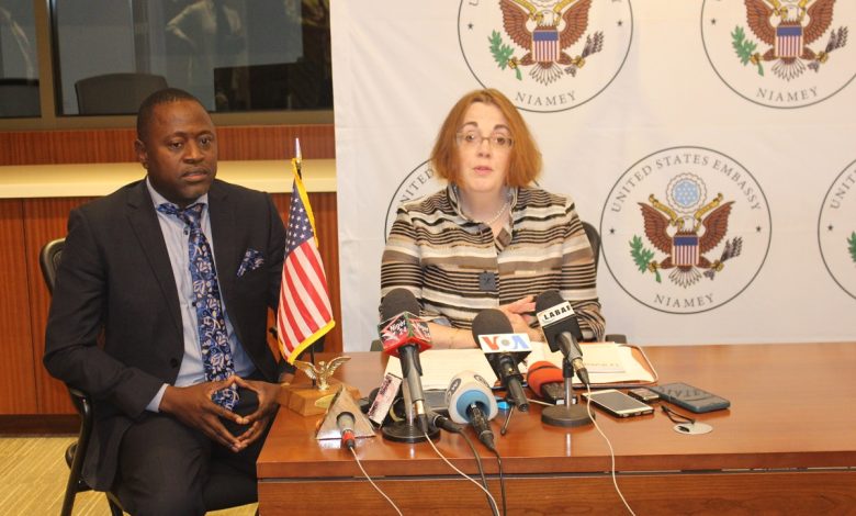 "Nous voulons être de bons partenaires avec le Niger, et le CNSP aussi doit être un bon partenaire pour les États-Unis’’, a déclaré mercredi 13 décembre 2023 au cours d’une conférence de presse animée dans les locaux de la représentation Américaine à Niamey,  Molly Phee, secrétaire d’Etat Adjointe aux affaires Africaines des États-Unis.