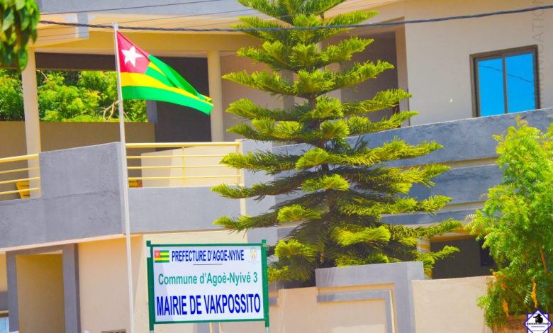 Financés par le budget de l'Etat, les travaux de construction du siège des communes Agoè-Nyivé 2 (Légbassito), Avé 2 (Noépé), Sotouboua 3 (Tchébébé) avancent bien avec un  taux d’exécution global estimé de 17%. Il pourrait connaître une progression plus significative à fin décembre 2023 pour s’achever en 2024.