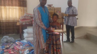 Cent (100) orphelins et autres enfants démunis de la région Centrale ont reçu cette année, des kits festifs du gouvernement