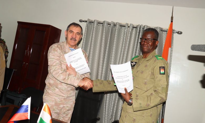 Le Niger et la fédération de Russie ont signé, lundi 4 décembre 2023 à Niamey, un document d'entente pour renforcer leur coopération dans le domaine de la défense.