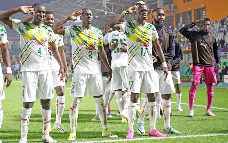 Après la victoire inattendue de la Namibie sur la Tunisie (1-0), il y avait une bonne opération à faire dans le groupe E pour le Mali ou l'Afrique du Sud, qui s'affrontaient mardi 16 janvier pour leur entrée en lice à la CAN 2024.
