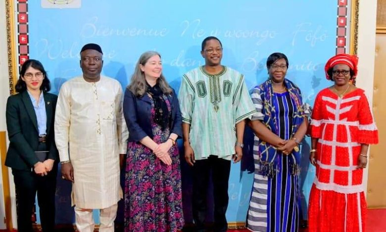 L'ambassadeur de la Grande-Bretagne au Burkina Faso, Katherine Marjorie Ransome, a rencontré le ministre des Affaires étrangères, de la coopération régionale et des Burkinabè de l'extérieur, Karamoko Jean Marie Traoré, le mardi 23 janvier.