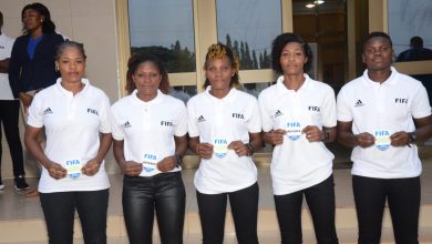 Les arbitres internationaux togolais ont reçu  mardi 30 janvier 2024 leurs badges FIFA 2024. Grâce à ce badge, ils pourront arbitrer des matchs au niveau international durant l’année civile.