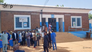 Le ministre de la Santé, Pr. Moustafa Mijiyawa et ses collègues de l’Accès universel aux Soins, Jean Marie Koffi Ewonoulé Tessi et  de l’Action sociale, Adjovi Lolonyo Apedoh-Anakoma ont réceptionné lundi 15 janvier 2023, à Bombouaka et Sagbiébou les ouvrages des formations sanitaires réhabilitées dans la région des Savanes.   