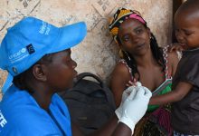 Le Cameroun a mis à disposition lundi 22 janvier 2024 le vaccin contre le paludisme RTS,S dans ses services nationaux de vaccination de routine, devenant ainsi le premier pays à le faire en dehors du programme pilote de vaccination antipaludique qui a été mené au Ghana, au Kenya et au Malawi. 