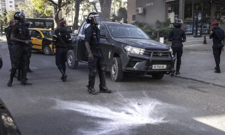"Les Etats-Unis sont profondément préoccupés par les mesures prises pour repousser l'élection présidentielle du 25 février au Sénégal, une mesure qui va à l'encontre de la forte tradition démocratique du pays", a déclaré Matthew Miller, porte-parole au Département d'Etat, cité dans un communiqué publié dans la nuit de mardi à mercredi.
