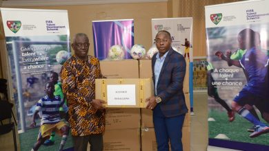 Dans une démarche visant à promouvoir le programme FIFA TDS (Talent Development Scheme), la Fédération Togolaise de Football (FTF) a marqué un grand coup  en offrant ce mercredi 31 janvier 300 ballons aux pépinières du football togolais que sont les académies. 