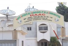 La HAAC a ordonné la fermeture immédiate de SUNAH TV TOGO pour diffusion illégale. Découvrez les détails de cette décision.