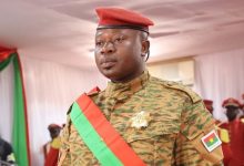 Le gouvernement togolais a officiellement confirmé le 19 janvier 2026,  l’extradition de Paul-Henri Sandaogo Damiba vers le Burkina Faso. L’information a été rendue publique par le Garde des Sceaux, ministre de la Justice et des Droits humains, Pacôme Adjourouvi, à travers un communiqué.